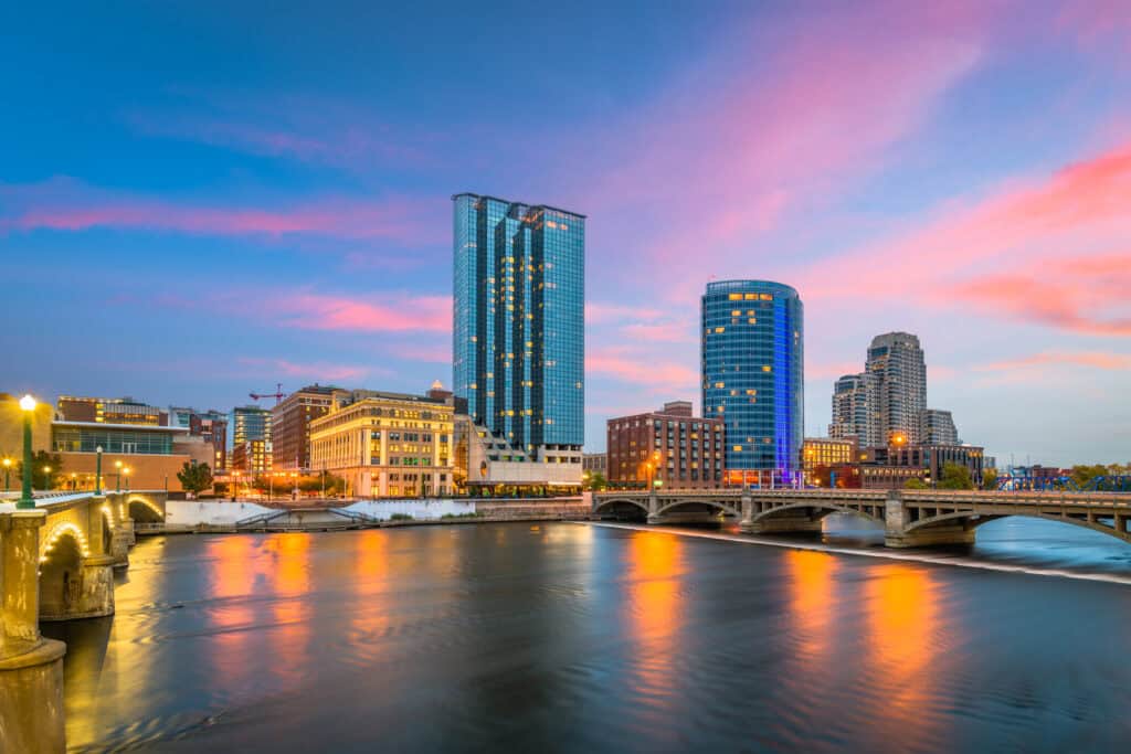 dining in grand rapids