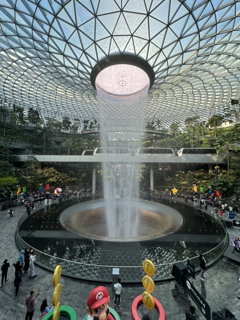 Singpaore Airport Top 10 coolest airports in the world