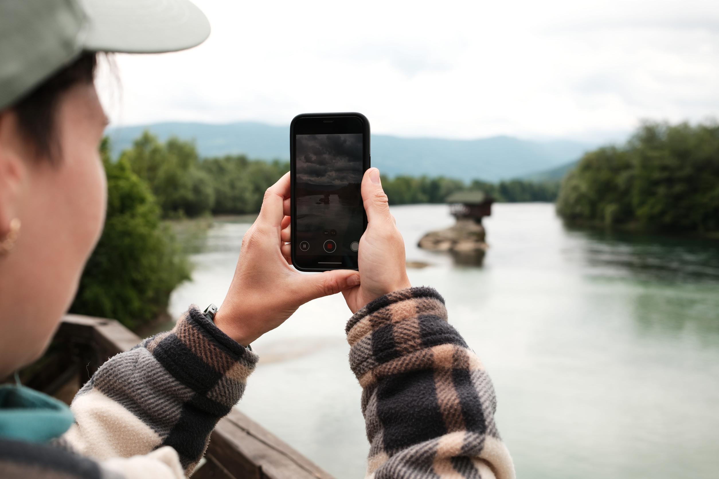 Travel Content That Converts: Why Tourism Businesses Need Cinematic Holiday Videos