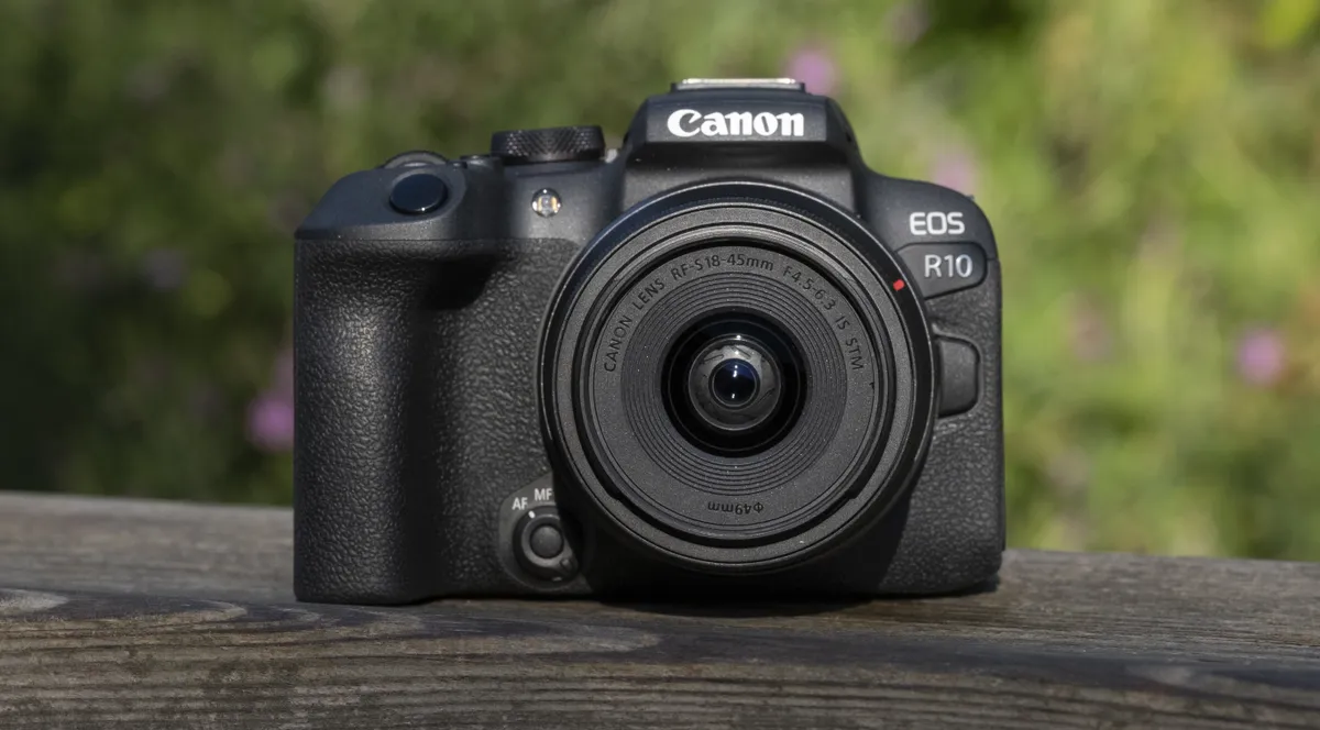 mirrorless camera for travel